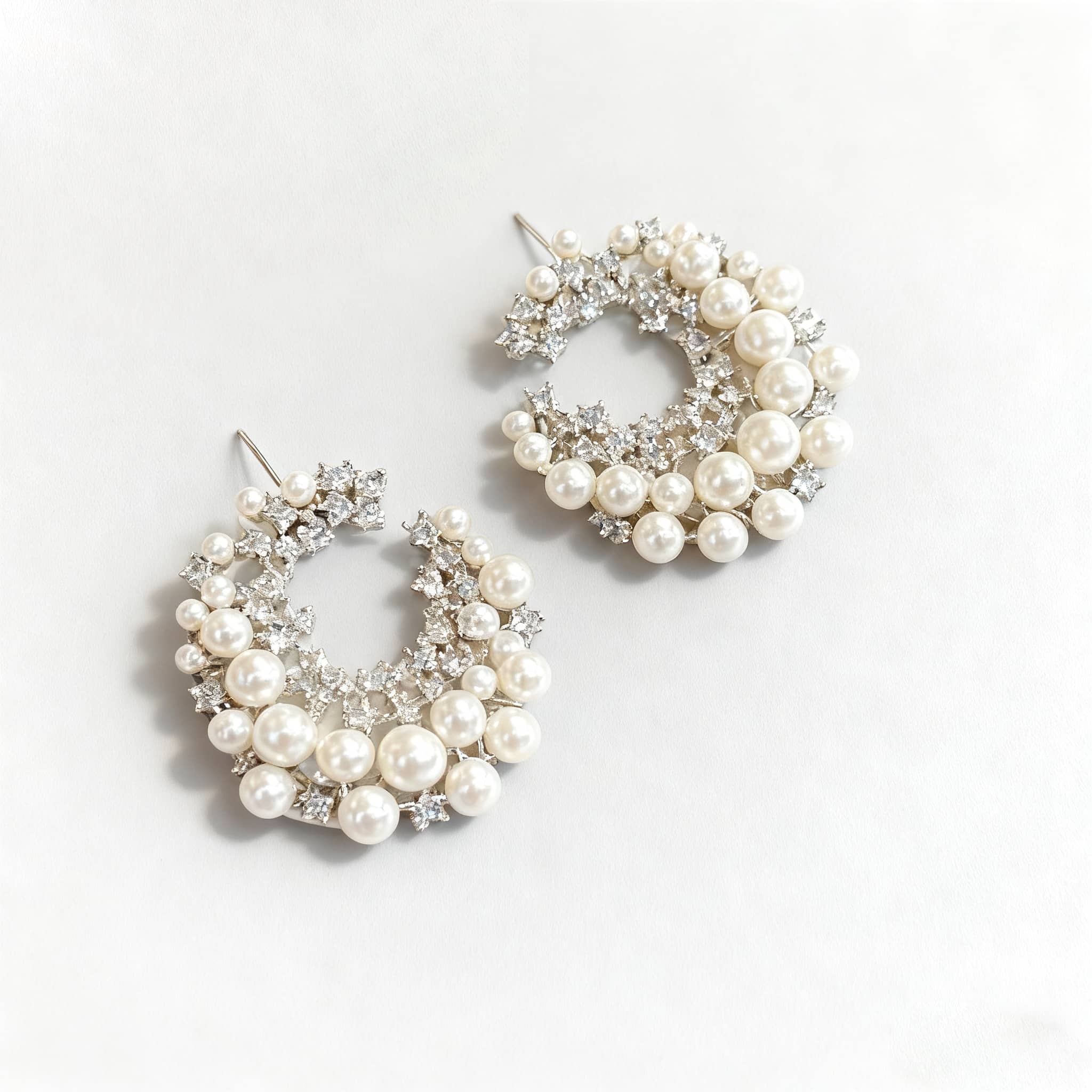 Elegant baroque pearl earrings with sparkling rhinestones for a stunning accessory look