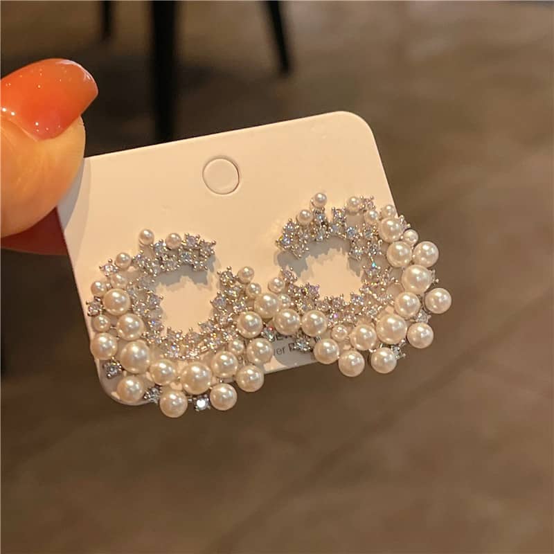 Elegant baroque pearl earrings with sparkling crystals for a luxurious look