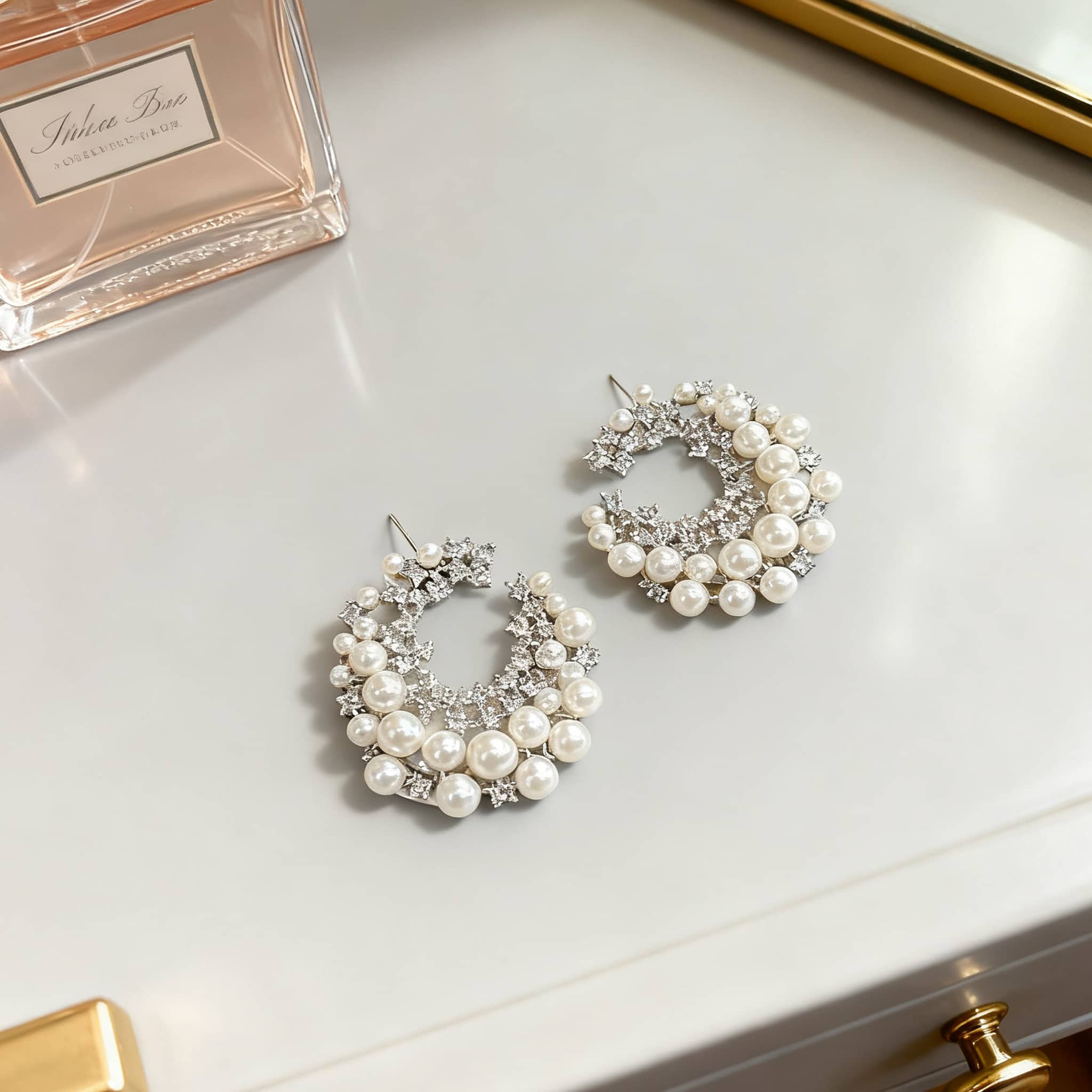 Statement baroque pearl earrings with wooden accents and vintage-style design by 5 Senses