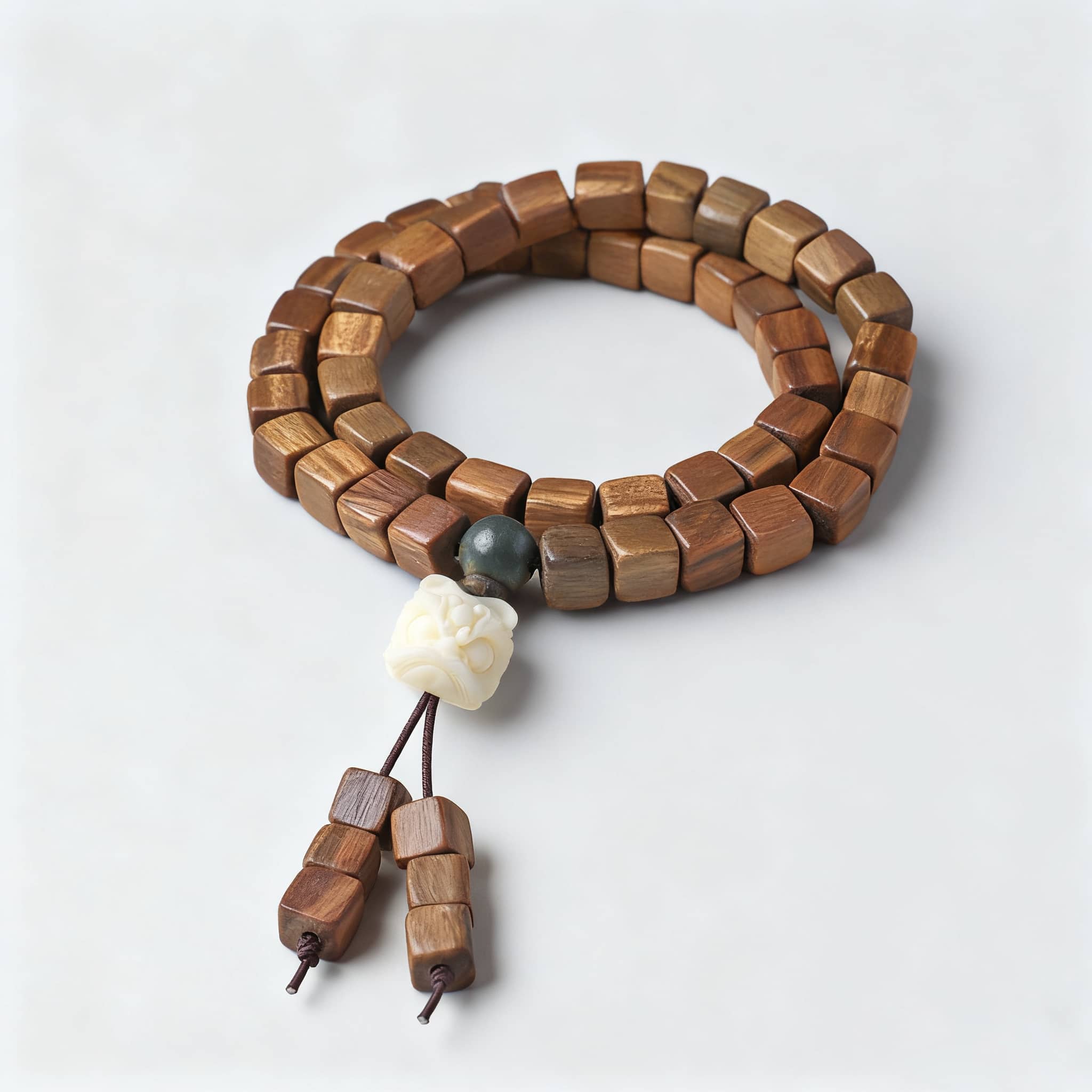 5 Senses calm green sandalwood bracelet with decorative beads for relaxation and mindfulness