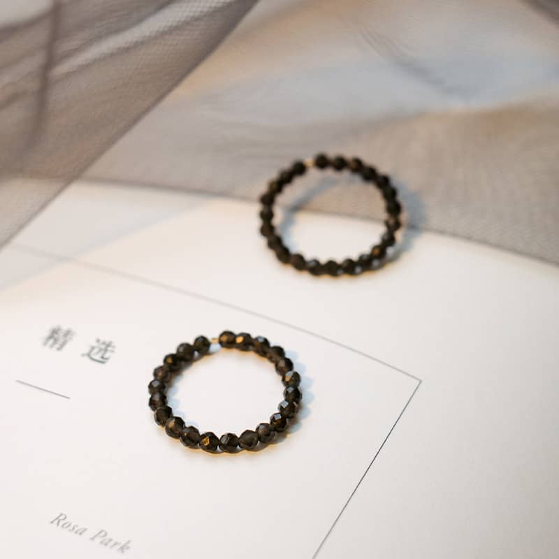 Anxious emotional support gemstone ring in black, featuring faceted beads for stylish comfort