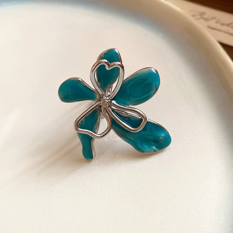 5 Senses enamel flower ring in turquoise with a delicate wire design for a stylish accessory