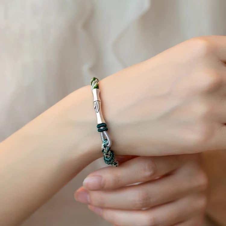 Green cord mindfulness bracelet by 5 Senses featuring a unique design and comfortable fit