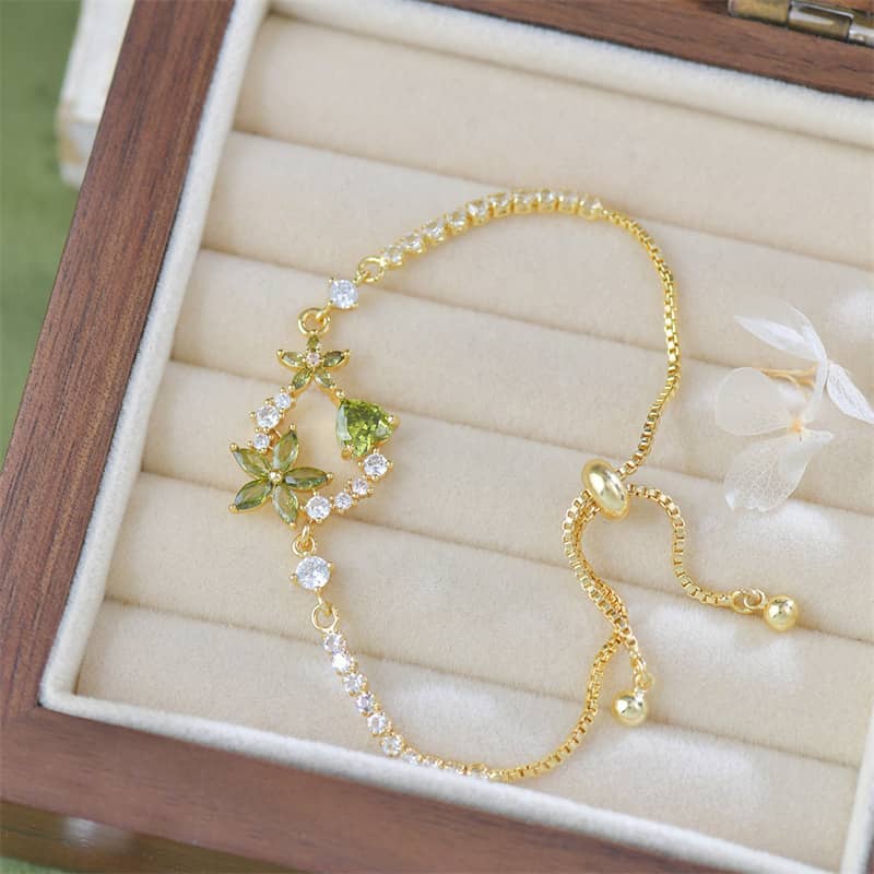 Green floral zircon bracelet with gold accents and sparkling details, perfect for elegant occasions