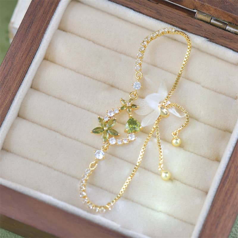 Stunning green floral zircon bracelet with delicate gold accents for elegant jewelry lovers