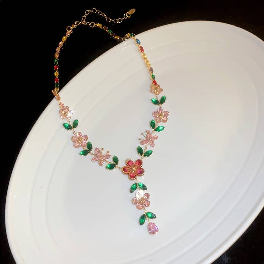 Joyful zircon flower necklace designed with colorful floral accents for a vibrant look