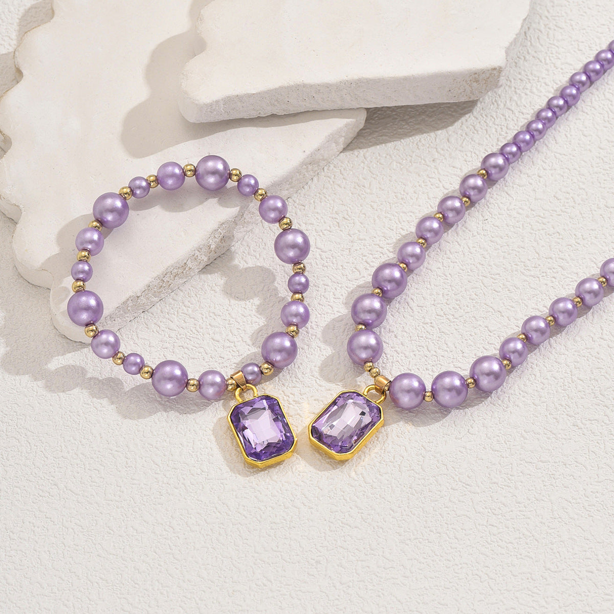 Delicate purple zircon pearl jewelry set necklace and bracelet with gold accents and zircon pendants for elegant occasions